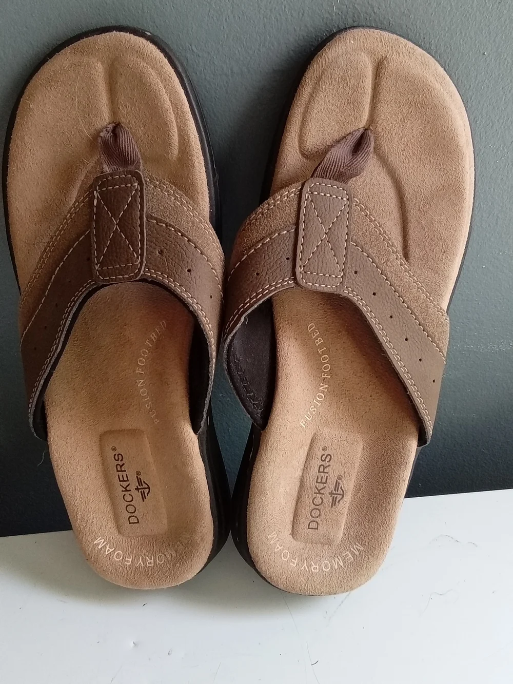 Dockers Mens‎ Brown Memory Foam Fusion Footbed Flip Flop Thong Sandals